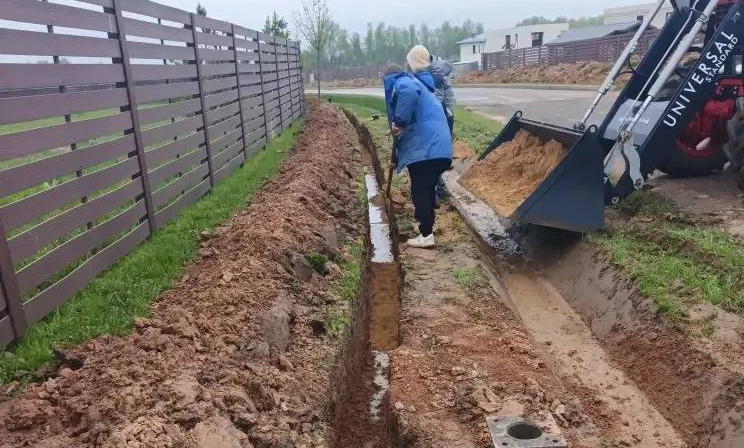 Новости о посёлке В поселке идет прокладка уличного освещения