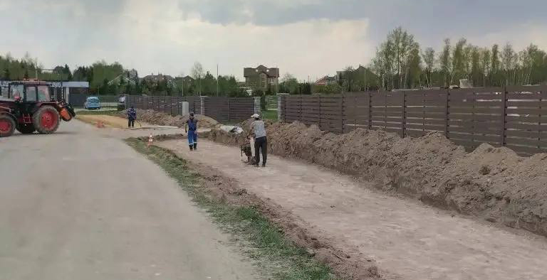 Новости о посёлке В поселке идет строительство тротуара
